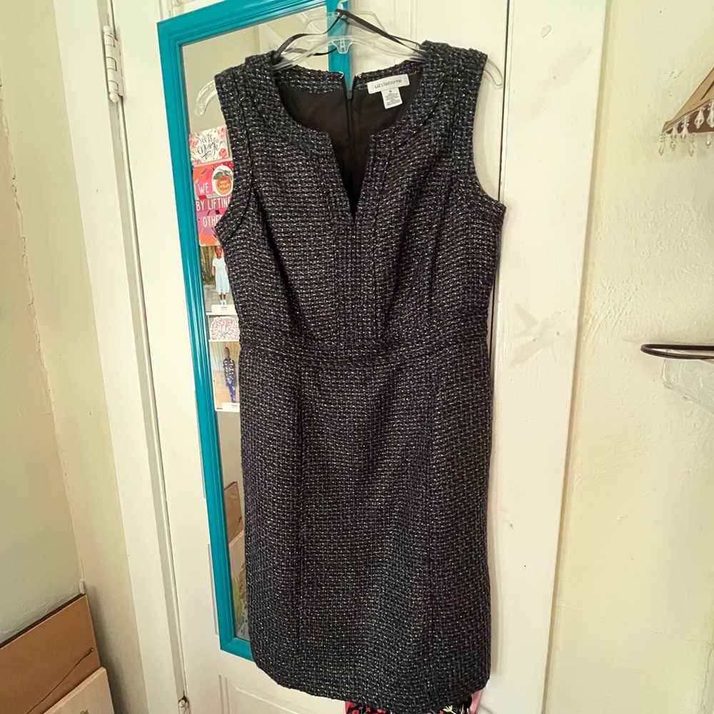 EUC Liz Claiborne Sheath. Size 10 in tweed bouclé.